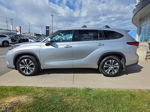Used 2022 Toyota Highlander XLE AWD/4WD image 8