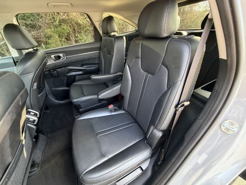 Used 2022 Kia Sorento SX image 18