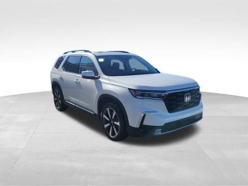 Certified 2025 Honda Pilot Touring image 7