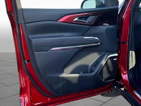 Used 2025 Chevrolet Traverse RS w/ LPO, Floor Liner Package AWD/4WD image 22