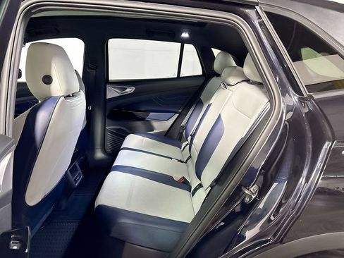 Certified 2025 Volkswagen ID.4 Pro S AWD/4WD image 23