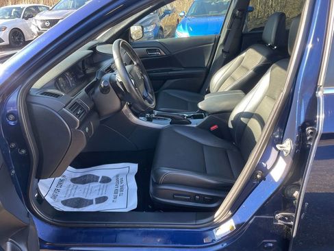 Used 2017 Honda Accord Sport image 12