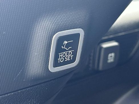 Used 2023 Jeep Grand Cherokee Altitude AWD/4WD image 15