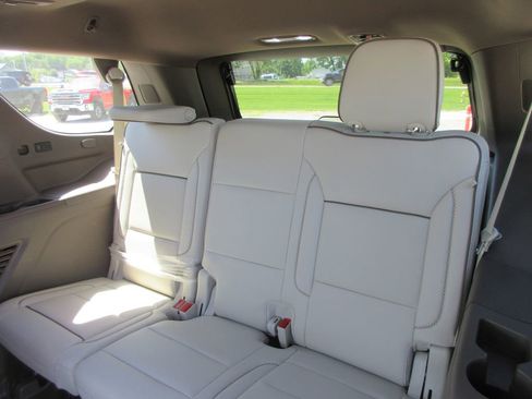 New 2026 GMC Yukon Denali w/ Denali Reserve Package AWD/4WD image 13
