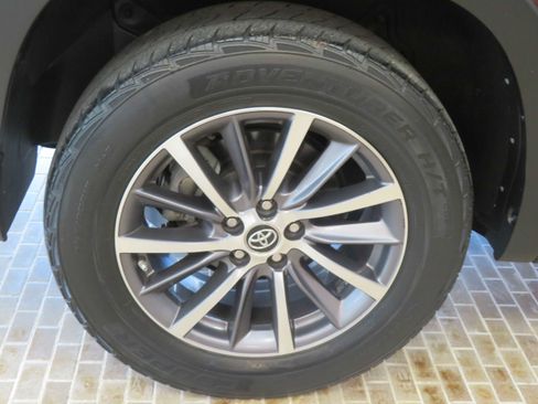 Used 2019 Toyota Highlander SE image 9