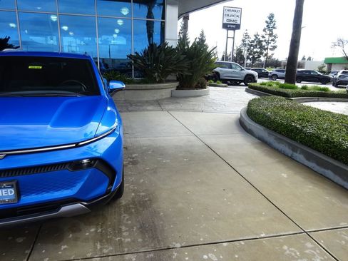 Certified 2025 Chevrolet Equinox EV LT w/ Convenience Package image 35