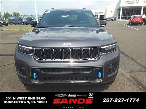 New 2023 Jeep Grand Cherokee Overland w/ Luxury Tech Group IV image 8