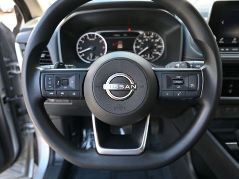 Used 2024 Nissan Rogue S FWD image 19