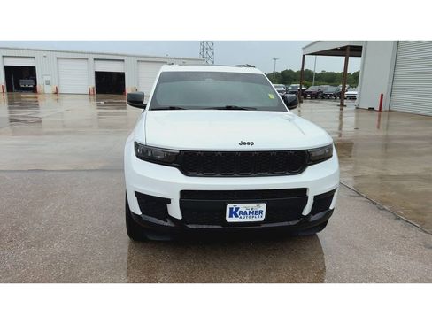 Used 2025 Jeep Grand Cherokee L Altitude RWD image 3