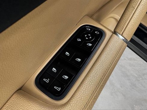 Used 2020 Porsche Cayenne AWD/4WD image 13