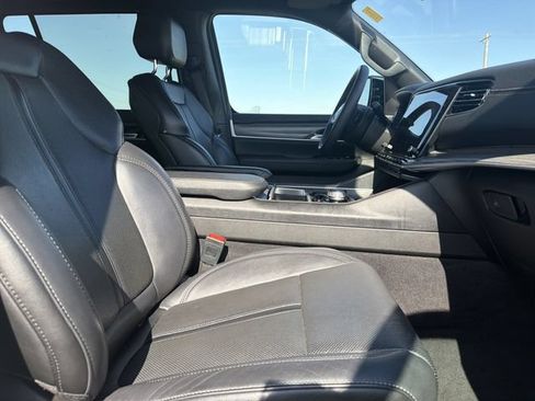 Used 2024 Jeep Wagoneer Series II AWD/4WD image 13