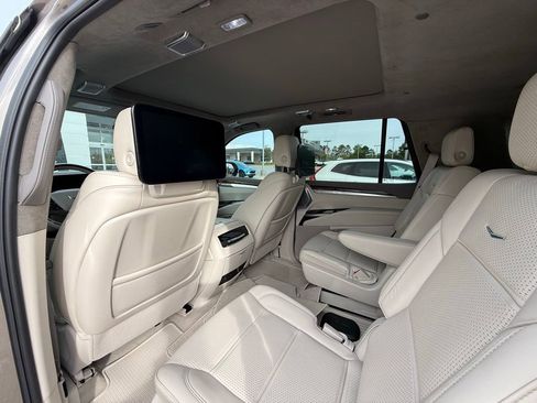 Used 2025 Cadillac Escalade Premium Luxury Platinum image 9