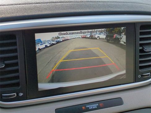 Used 2022 Kia Sportage LX image 17