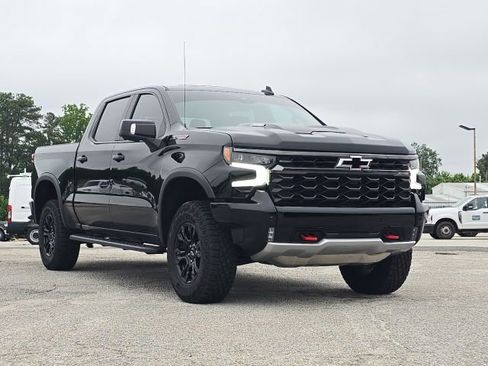Used 2025 Chevrolet Silverado 1500 ZR2 w/ Technology Package AWD/4WD image 7