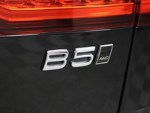 Certified 2025 Volvo V60 B5 Cross Country Plus AWD/4WD image 20