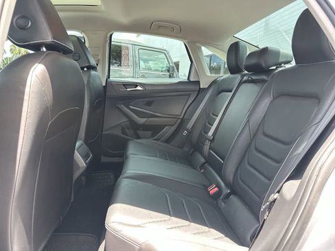 Used 2022 Volkswagen Jetta SEL FWD image 4