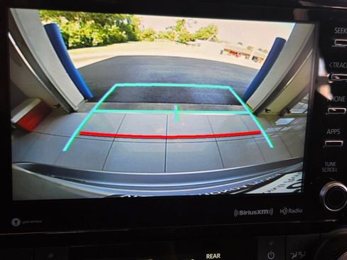 Used 2020 Toyota Highlander XLE AWD/4WD image 57