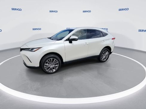 Used 2022 Toyota Venza XLE image 5