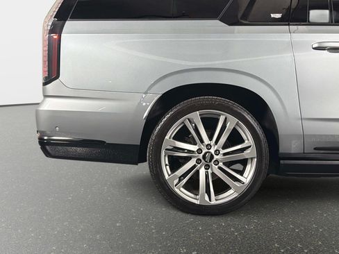 Used 2026 Cadillac Escalade ESV Platinum Sport AWD/4WD image 5