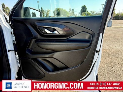 Used 2024 GMC Terrain SLT image 22