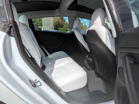 Used 2021 Tesla Model 3 Standard Range Plus image 34