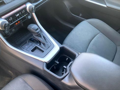 Used 2025 Toyota RAV4 XLE image 16
