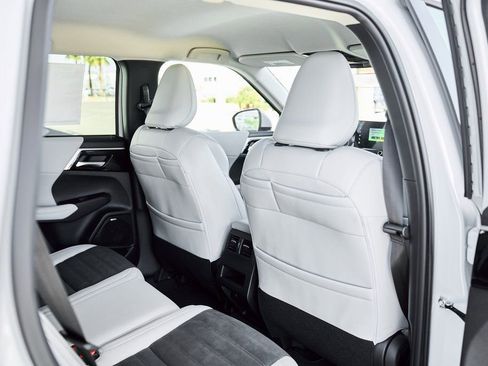 New 2026 Mitsubishi Outlander SE AWD/4WD image 25