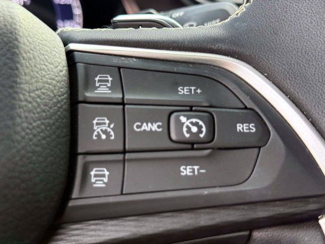 Used 2023 Jeep Grand Cherokee L Laredo AWD/4WD image 24