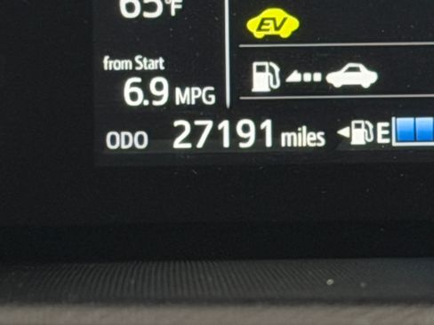 Used 2018 Toyota Prius C Two FWD image 19
