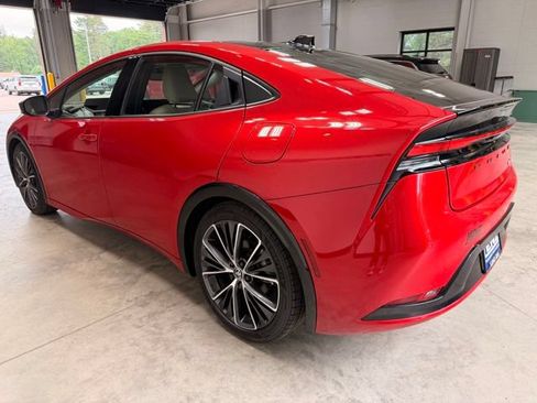 Used 2024 Toyota Prius XLE FWD image 6