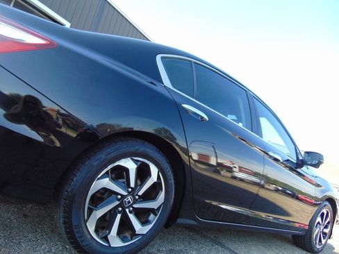 Used 2016 Honda Accord EX image 15