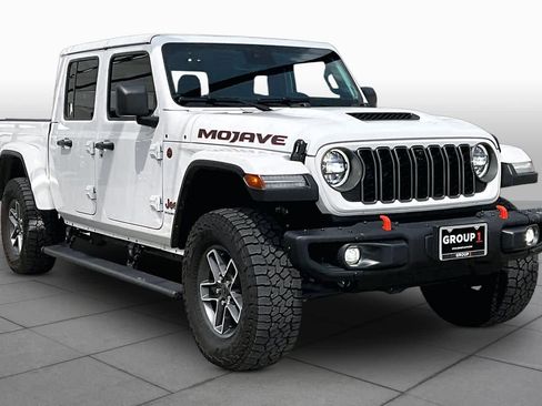 Used 2025 Jeep Gladiator Mojave AWD/4WD image 3