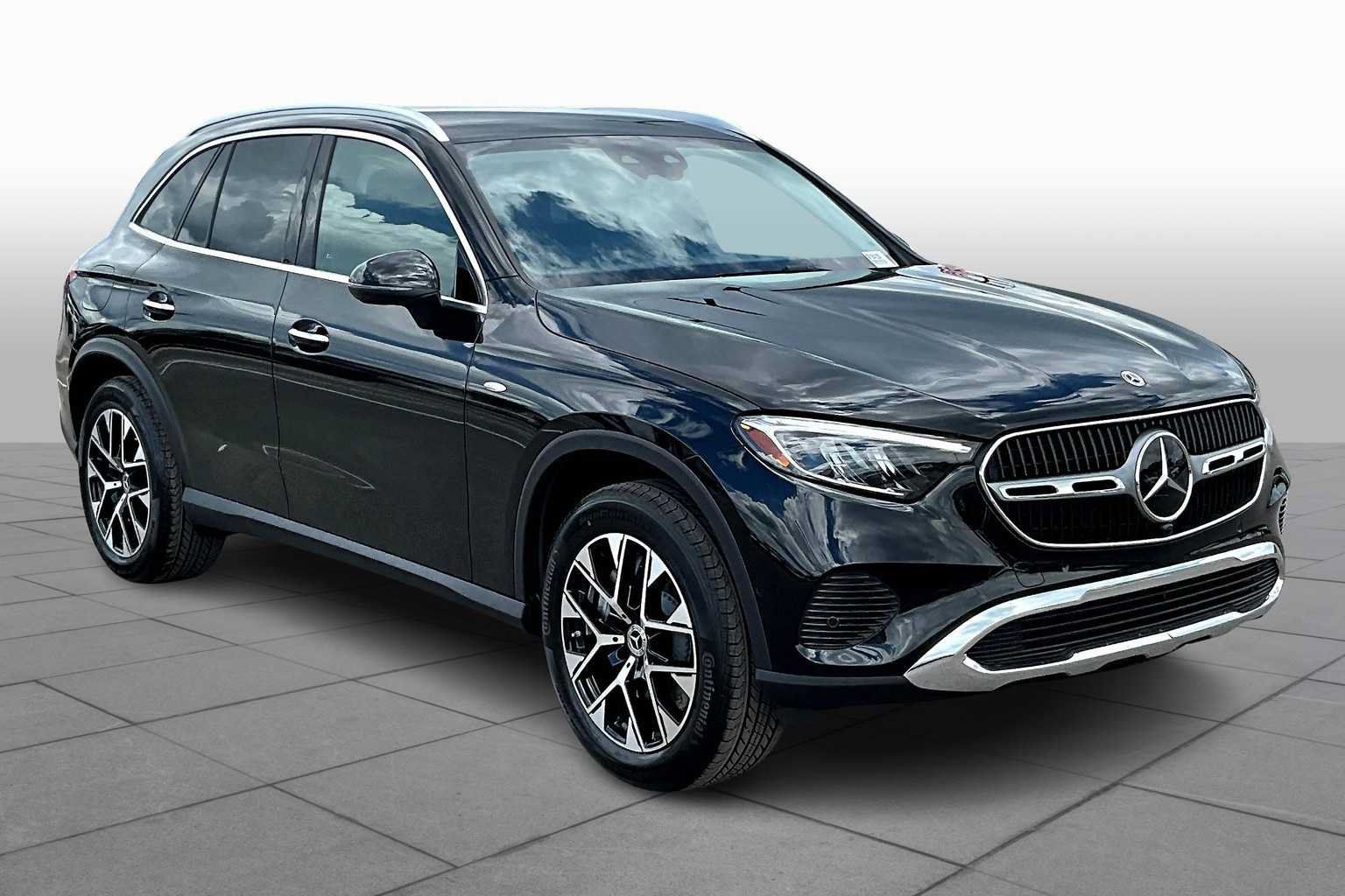 Used 2025 Mercedes-Benz GLC 350e 4MATIC image 2