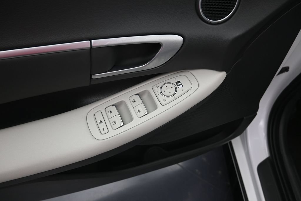 Used 2025 Hyundai Sonata SEL FWD image 11