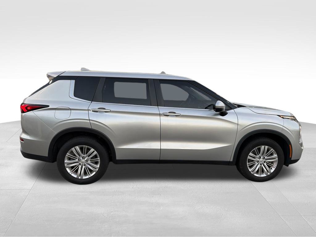 Used 2022 Mitsubishi Outlander ES FWD image 6