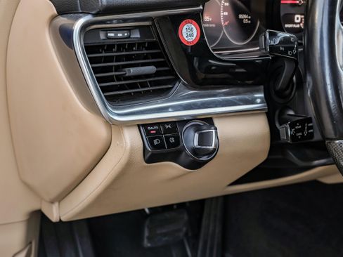 Used 2018 Porsche Panamera 4 w/ Sport Chrono Package image 37