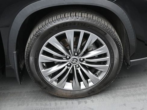 Used 2020 Toyota Highlander Platinum image 42