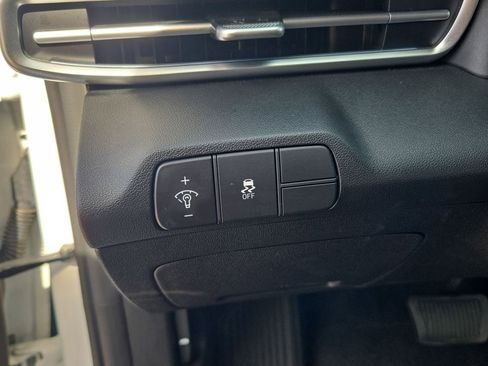 Used 2025 Hyundai Elantra Limited image 25