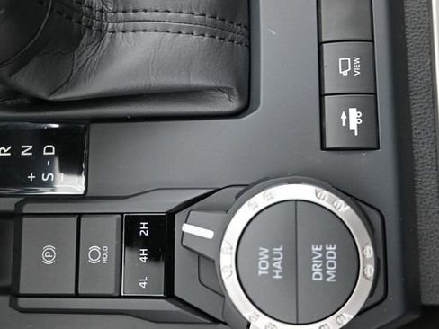 Used 2025 Toyota Tacoma Limited image 17