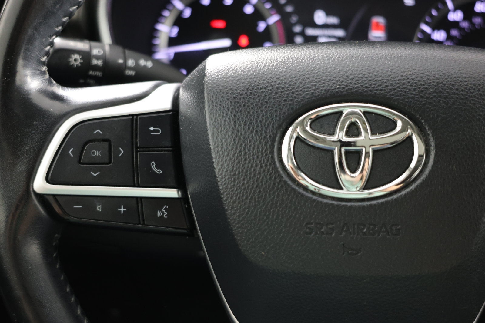 Used 2022 Toyota Highlander XLE AWD/4WD image 29