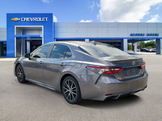 Used 2022 Toyota Camry SE FWD image 3