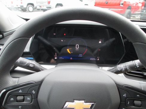 Certified 2025 Chevrolet Trax LT image 22