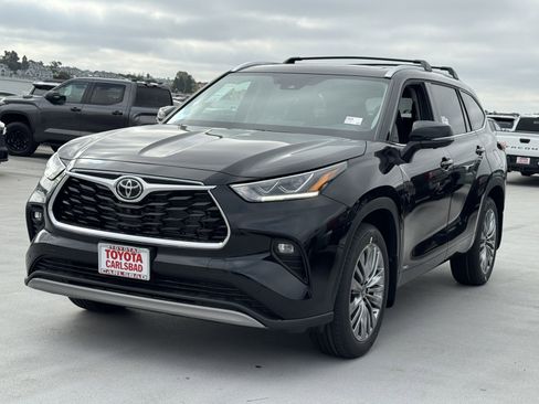 New 2026 Toyota Highlander Platinum AWD/4WD image 12