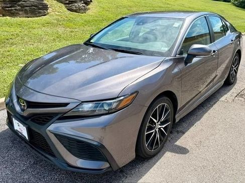 Used 2023 Toyota Camry SE FWD image 2