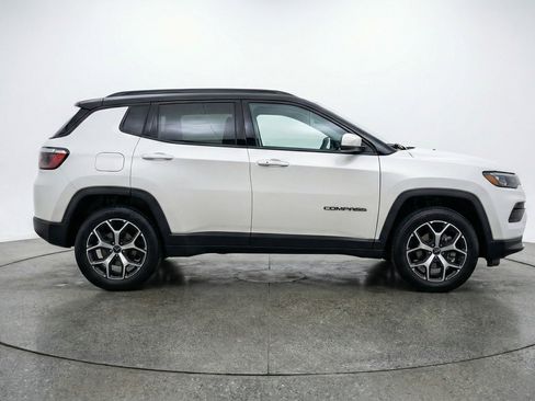 Used 2025 Jeep Compass Limited AWD/4WD image 11