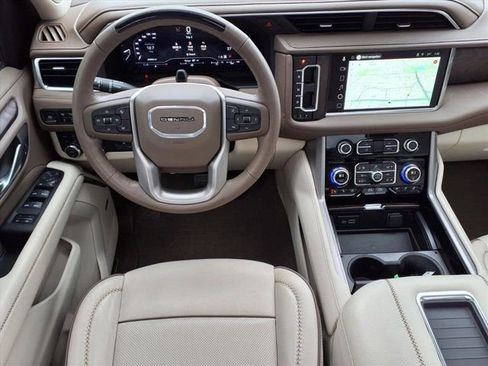 Used 2024 GMC Yukon Denali w/ Denali Reserve Package image 5