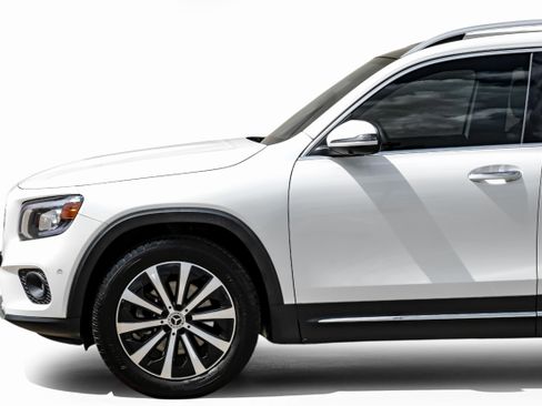 Used 2022 Mercedes-Benz GLB 250 w/ Premium Package Lite image 14