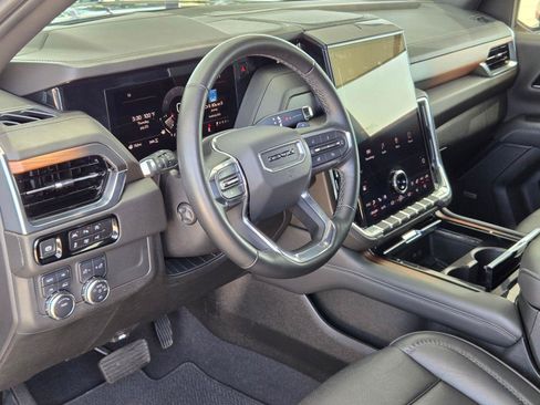 Used 2025 GMC Yukon Denali AWD/4WD image 9