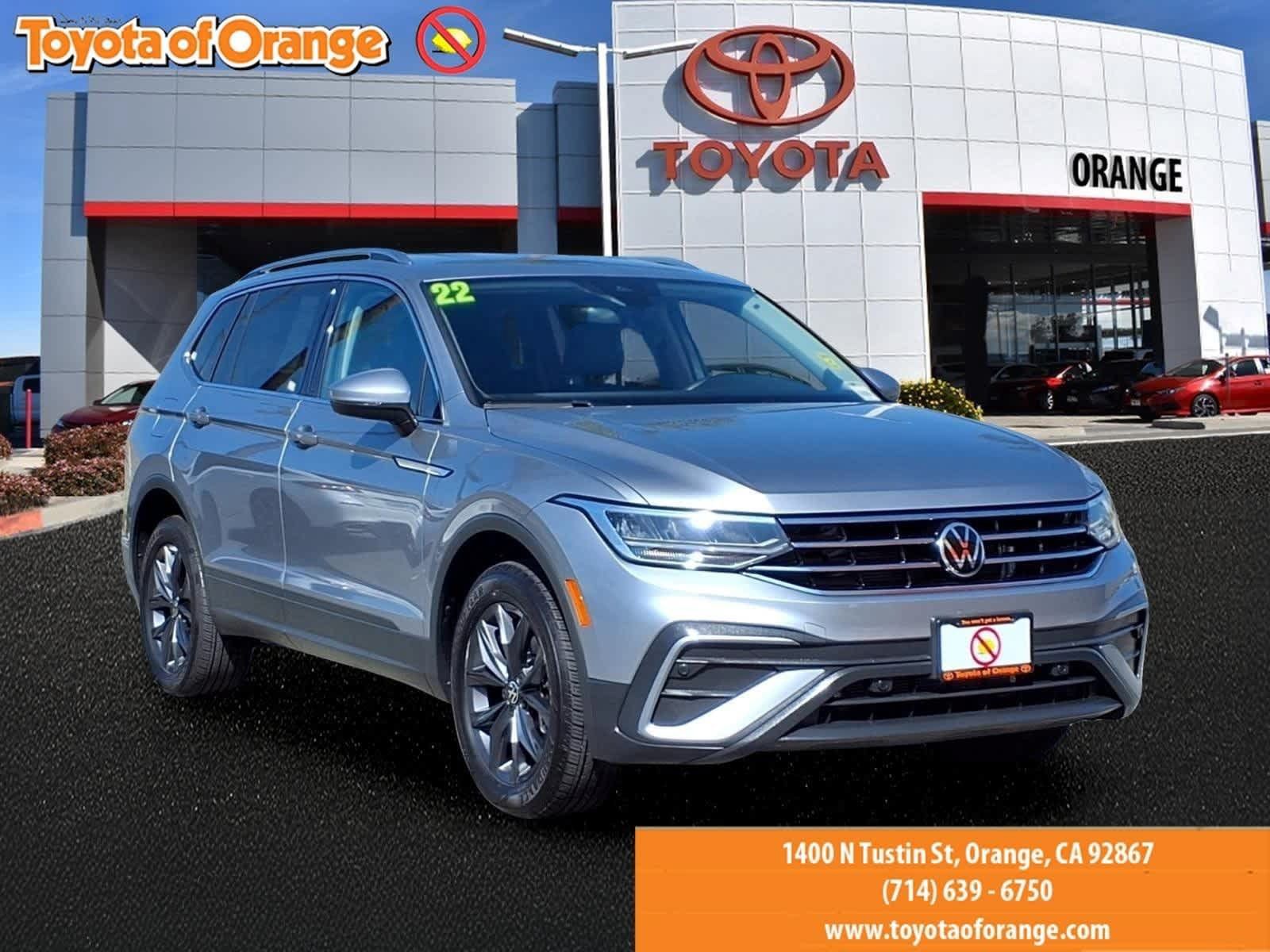 Used 2022 Volkswagen Tiguan SE FWD image 1