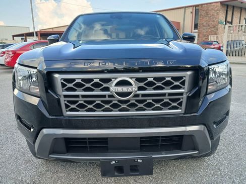 Used 2024 Nissan Frontier SV RWD image 2